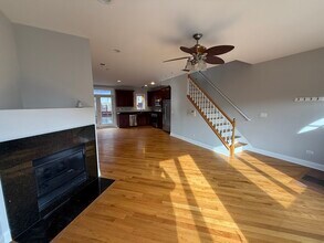 7008 W Medill Ave in Chicago, IL - Foto de edificio - Building Photo