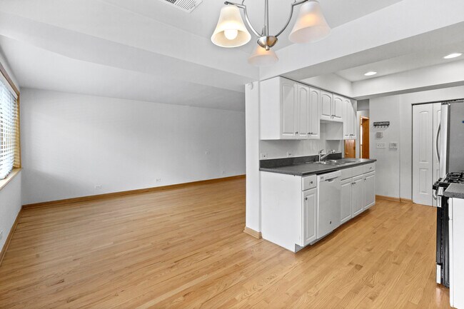 2112 W Armitage Ave in Chicago, IL - Building Photo - Building Photo