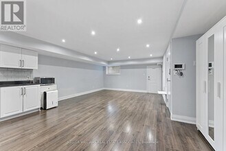 2504 Lake Shore Blvd W in Toronto, ON - Building Photo - Building Photo