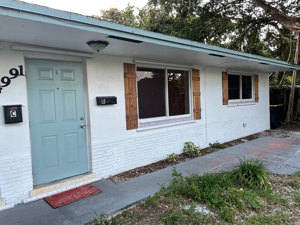 4991 SW 27th Ave, Unit C in Fort Lauderdale, FL - Building Photo