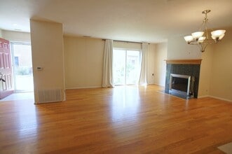 152 Quincy Shore Dr in Quincy, MA - Building Photo - Building Photo