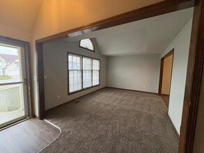 720 Northpoint Ave in Liberty, MO - Foto de edificio - Building Photo