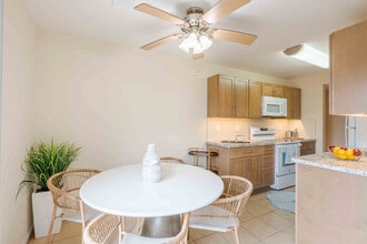 North Hills Apartments, LLC in Colonia, NJ - Building Photo - Building Photo