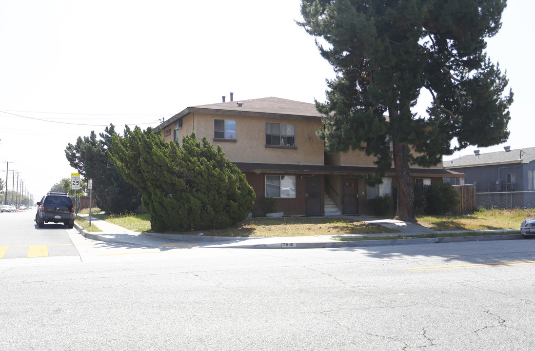 2540 New Ave in Rosemead, CA - Foto de edificio