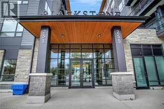 255 Northfield Dr E in Waterloo, ON - Building Photo - Building Photo