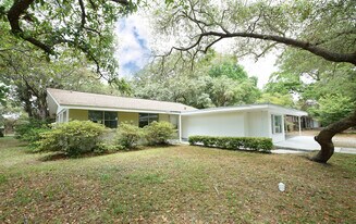 62 Meigs Dr in Shalimar, FL - Building Photo