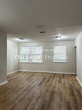 7959 Concord Blvd W in Jacksonville, FL - Foto de edificio - Building Photo