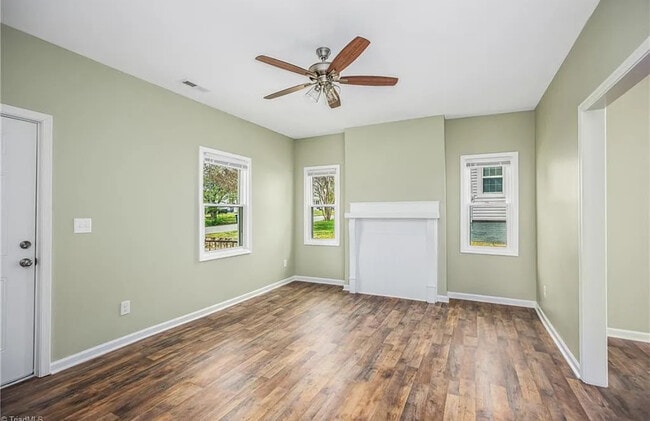 2335 Greenway Ave NW