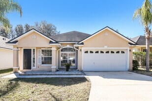1302 Ardmore St in St. Augustine, FL - Building Photo