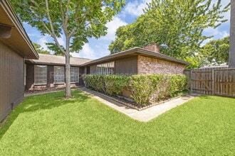 16311 Forest Bend Ave in Friendswood, TX - Building Photo - Building Photo