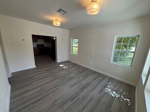 1529 Providence Rd in Lakeland, FL - Foto de edificio - Building Photo