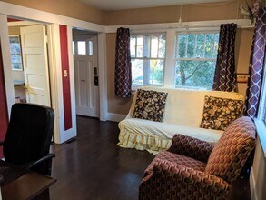 1044 Stannage Ave in Albany, CA - Building Photo - Building Photo