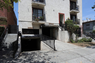 207 N Kenmore Ave in Los Angeles, CA - Building Photo - Building Photo