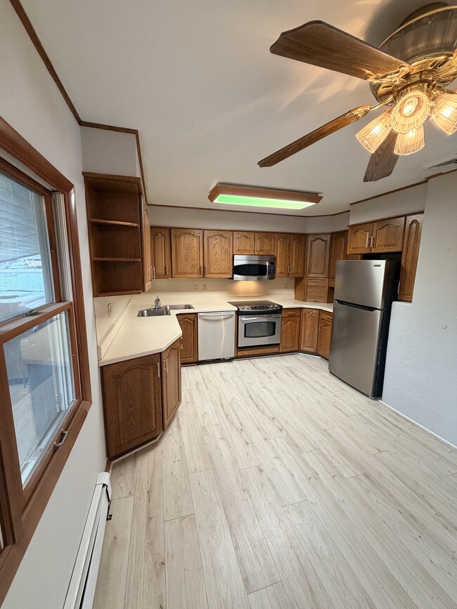 9 Daffodil Ln in Levittown, PA - Building Photo - Building Photo