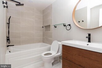 13205 Black Walnut Ct in Silver Spring, MD - Foto de edificio - Building Photo