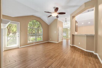 36 Muirfield Greens Ln in Lakeway, TX - Building Photo - Building Photo