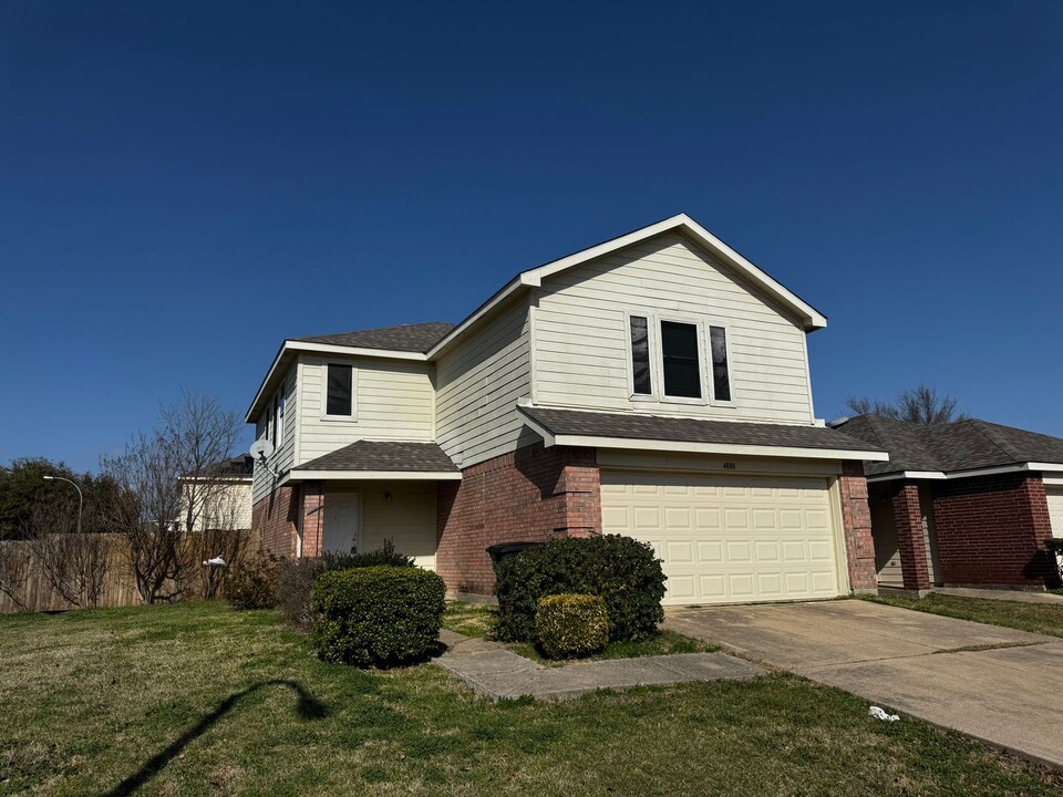 4888 Waterford Dr in Fort Worth, TX - Building Photo
