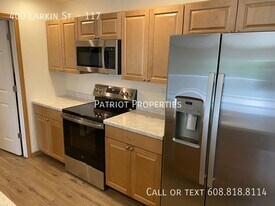 400 Larkin St in Tomah, WI - Building Photo
