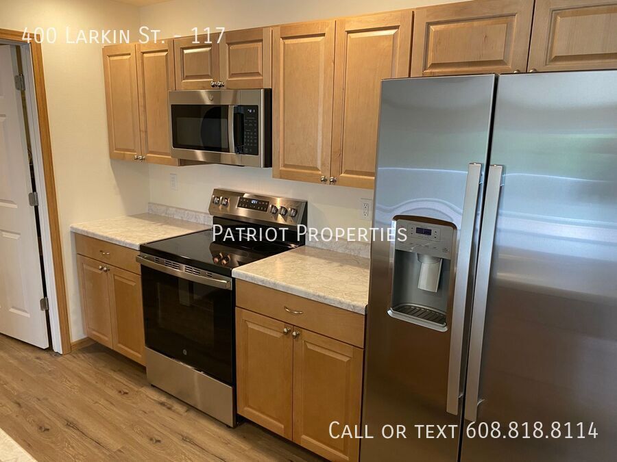 400 Larkin St in Tomah, WI - Building Photo