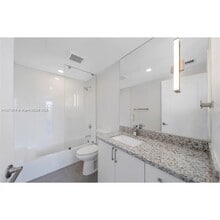 1536 NW 15th Ave in Miami, FL - Foto de edificio - Building Photo