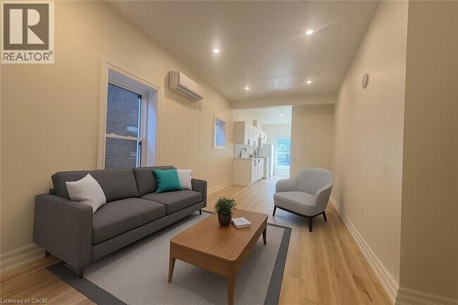 27 Queenston St in St Catharines, ON - Building Photo - Building Photo