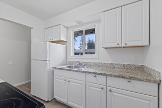 Candlewood in Portland, OR - Building Photo - Building Photo