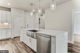 1761 Old Meadow Rd in Tysons, VA - Building Photo