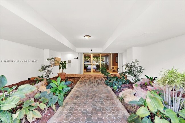 145 SE 25th Rd in Miami, FL - Building Photo - Building Photo