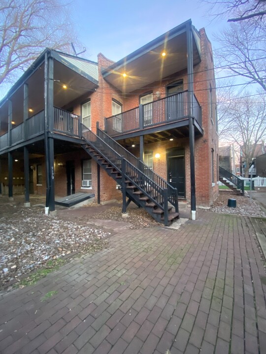 917 Geyer Ave in St. Louis, MO - Building Photo