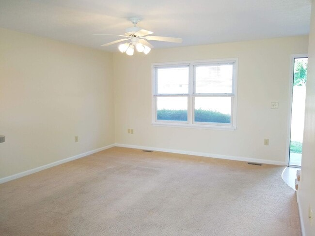 Allen Street in Bloomington, IN - Foto de edificio - Building Photo