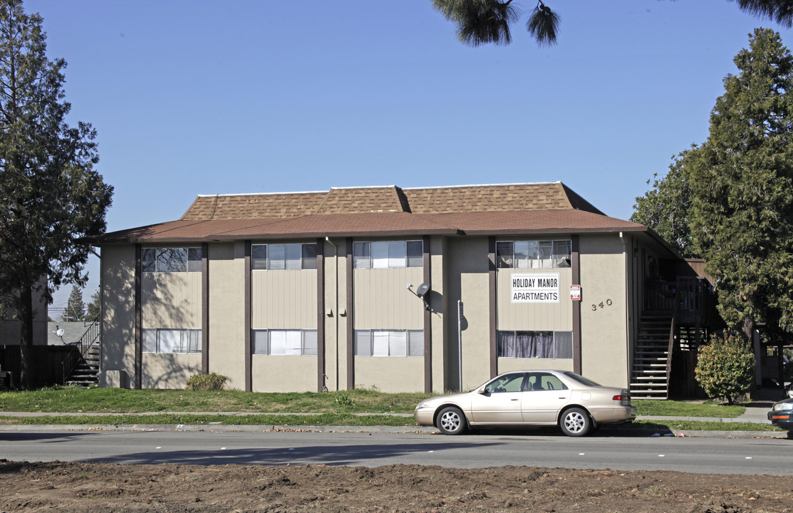 Holiday Manor Apartments in Hayward, CA - Building Photo