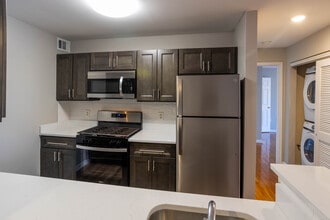 Countryside Apartments in Somerset, NJ - Foto de edificio - Building Photo