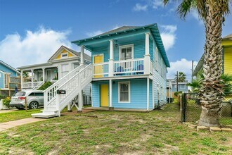 1309 Ursuline St in Galveston, TX - Foto de edificio - Building Photo
