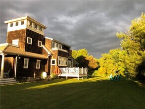 15 Seabreeze Ter in South Kingstown, RI - Building Photo - Building Photo