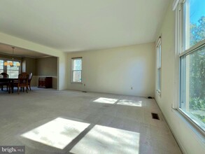 13745 Cabells Mill Dr in Centreville, VA - Building Photo - Building Photo