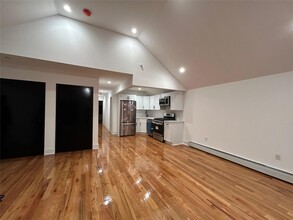 7243 Hillmeyer Ave in Queens, NY - Building Photo - Building Photo