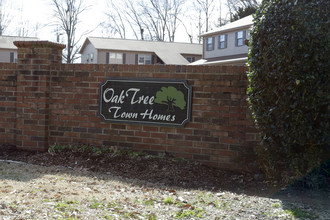 Oak Tree in Fountain Inn, SC - Foto de edificio - Building Photo