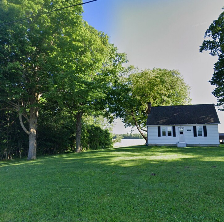 375 E 1200 N in Chesterton, IN - Building Photo