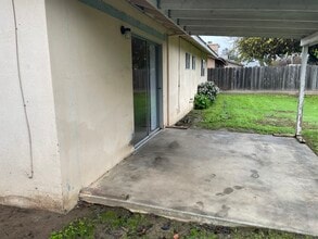 1333 Woodside Dr in Modesto, CA - Building Photo - Building Photo