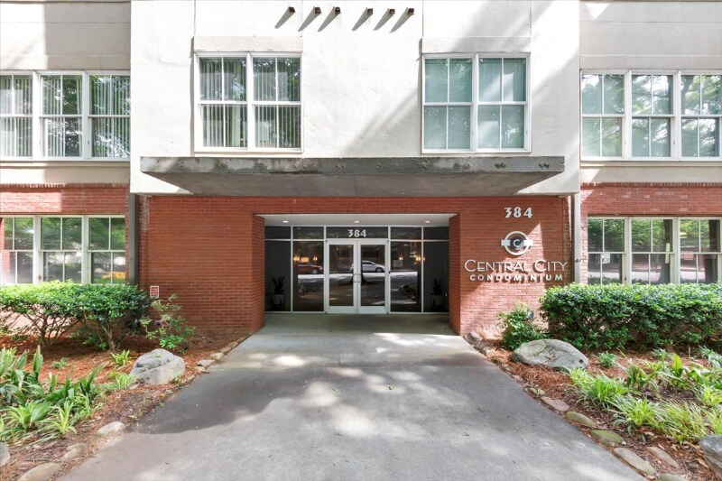 384 Ralph McGill Blvd NE in Atlanta, GA - Building Photo