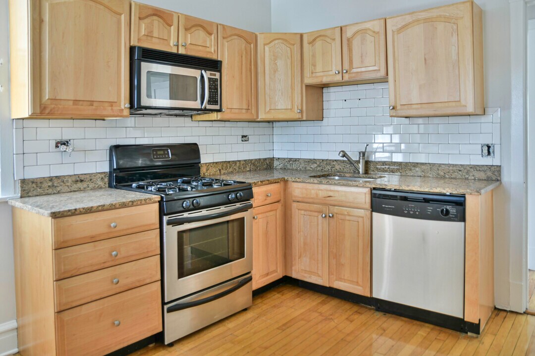 4203 N Damen Ave, Unit 3 in Chicago, IL - Building Photo