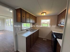 4 Hall Dr in Hudson, ME - Building Photo - Building Photo
