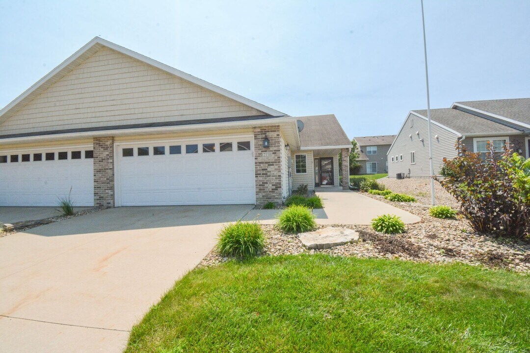 2110 Coopers Pl SE in Rochester, MN - Building Photo