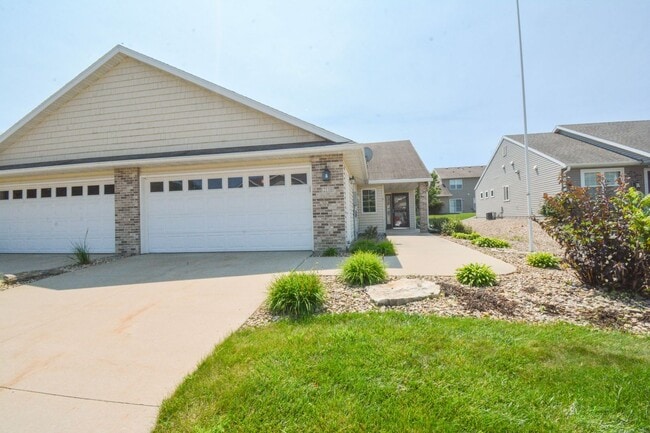 property at 2110 Coopers Pl SE