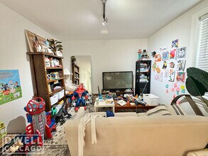 541 W Belmont Ave, Unit 1 in Chicago, IL - Building Photo - Building Photo