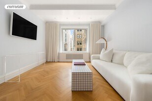 502 Park Ave in New York, NY - Building Photo