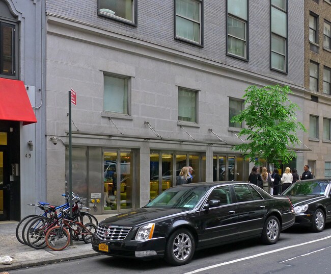 43-45 W 55th St in New York, NY - Building Photo - Building Photo