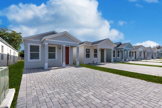 3771 Saginaw Ave in West Palm Beach, FL - Building Photo - Building Photo