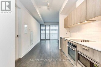 50 Charles St E in Toronto, ON - Building Photo - Building Photo