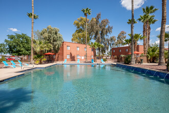 Courtyard Apartments in Casa Grande, AZ - Foto de edificio - Building Photo